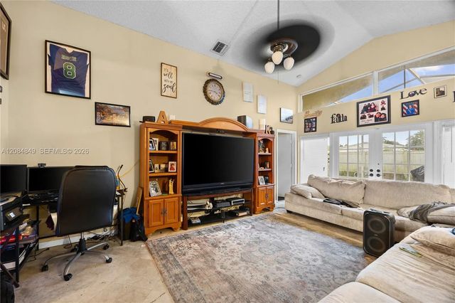2 of 13 - 1065 W Fairfax Circle W, Boynton Beach, FL