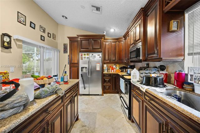 3 of 13 - 1065 W Fairfax Circle W, Boynton Beach, FL