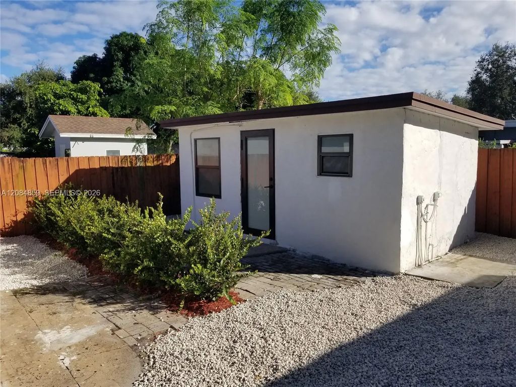 1756 Nw 94th Street #2, Miami