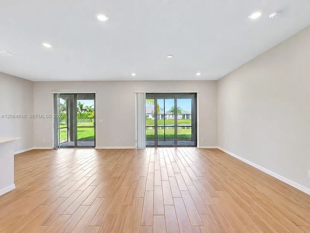 4 of 36 - 727 Se Boboli Way, Port St. Lucie, FL