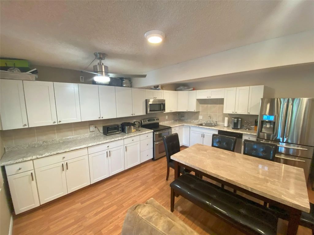 821 Sky Pine Way #b2, Greenacres
