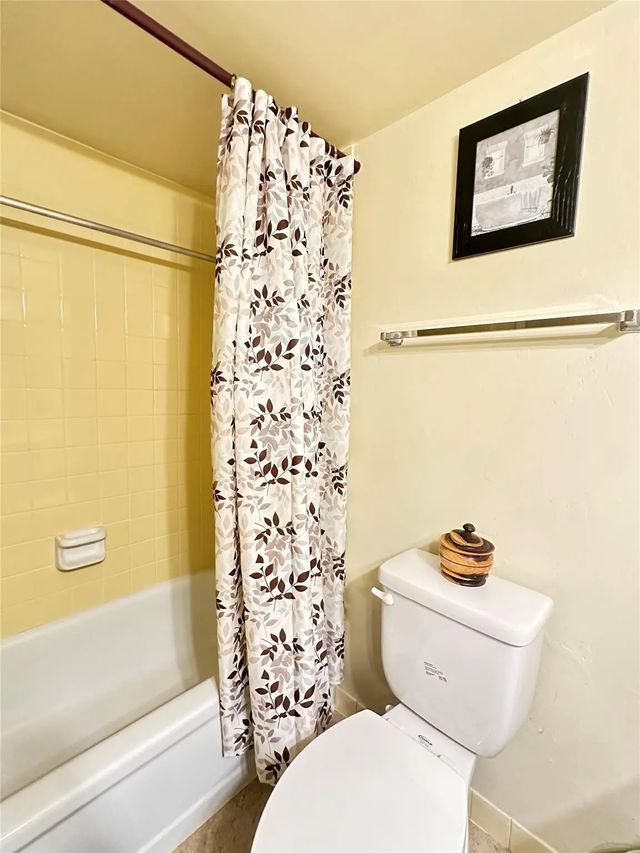 4 of 20 - 4899 Nw 26th Court, Lauderdale Lakes, FL