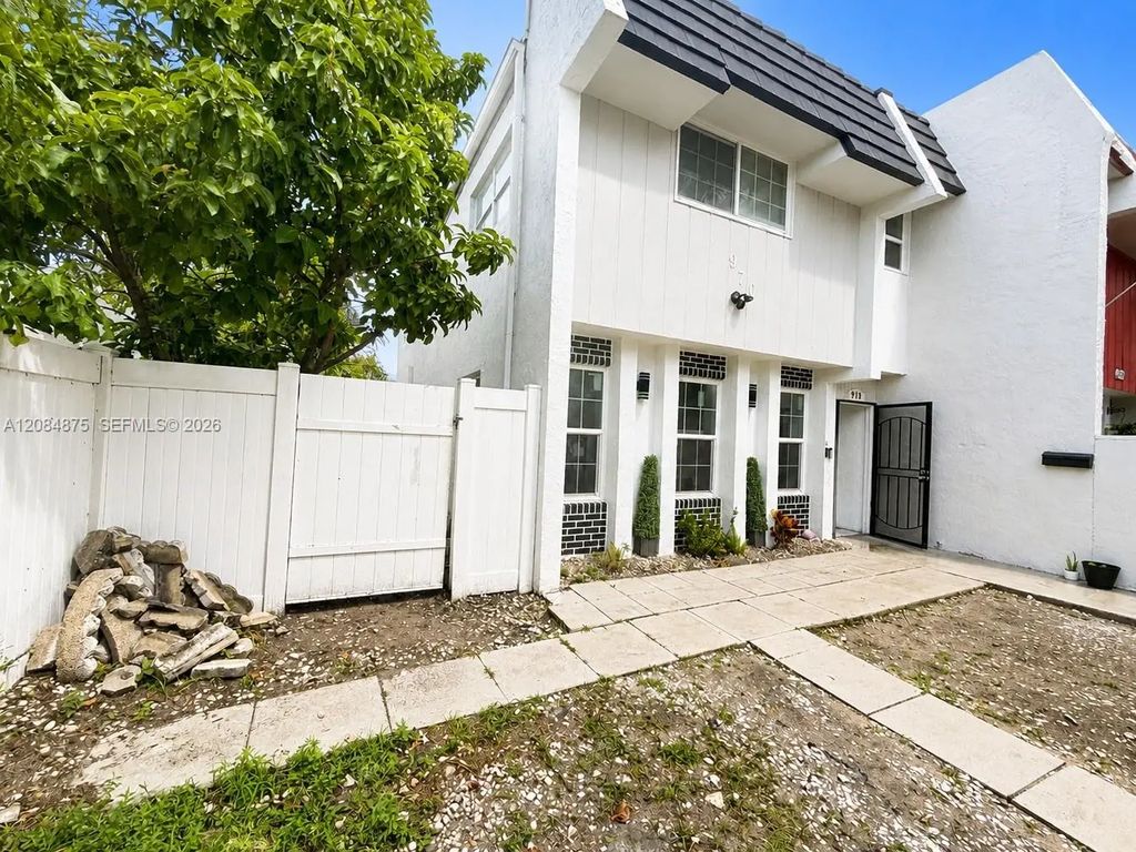 970 Sw 80 Avenue #a, North Lauderdale