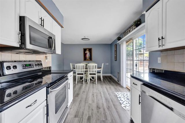 4 of 51 - 3753 Nw 73rd Way, Coral Springs, FL