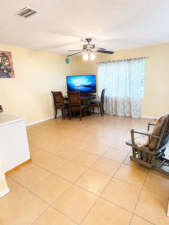 3 of 28 - 3331 Commodore Court, West Palm Beach, FL