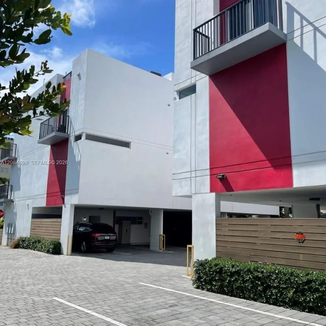 3 of 12 - 1813 Madison Street, Hollywood, FL
