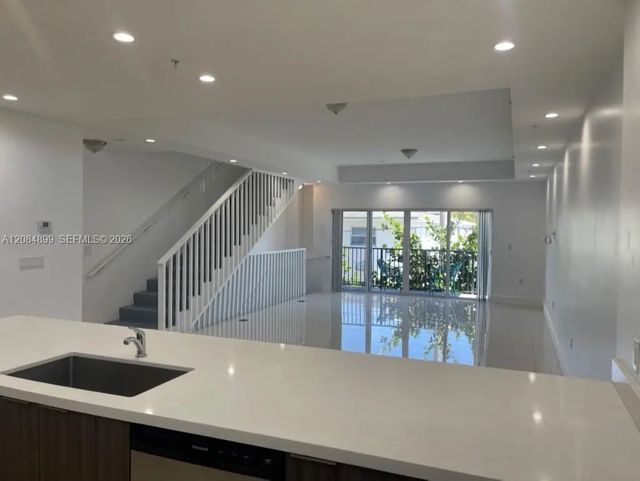 4 of 12 - 1813 Madison Street, Hollywood, FL