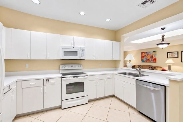 5 of 48 - 12598 Crystal Pointe Drive #b, Boynton Beach, FL