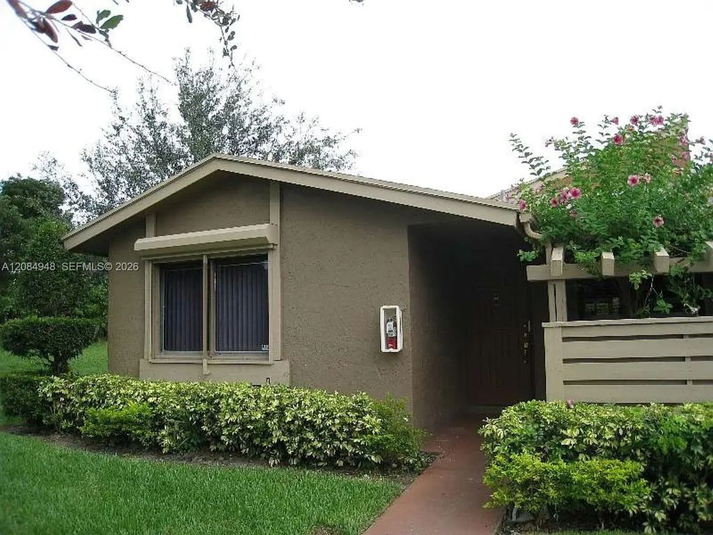 447 Lakeview Drive #1, Weston