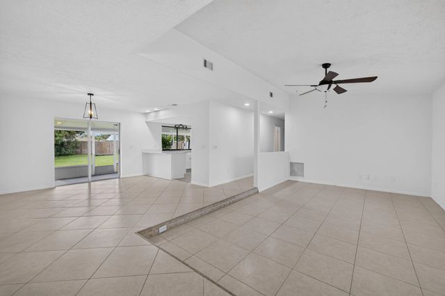4 of 36 - 1425 Se Minorca Avenue, Port St. Lucie, FL