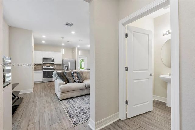5 of 29 - 2905 Olivia Avenue, Lauderdale Lakes, FL