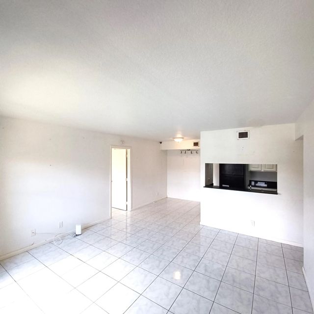 4 of 27 - 7221 Golf Colony Court #102, Lake Worth, FL