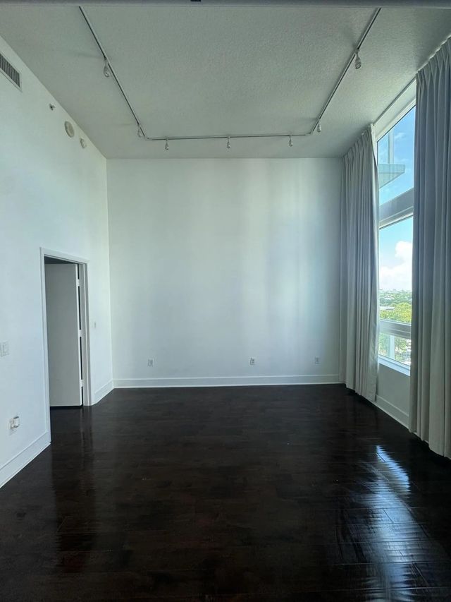 5 of 15 - 1900 N Bayshore Drive #912, Miami, FL