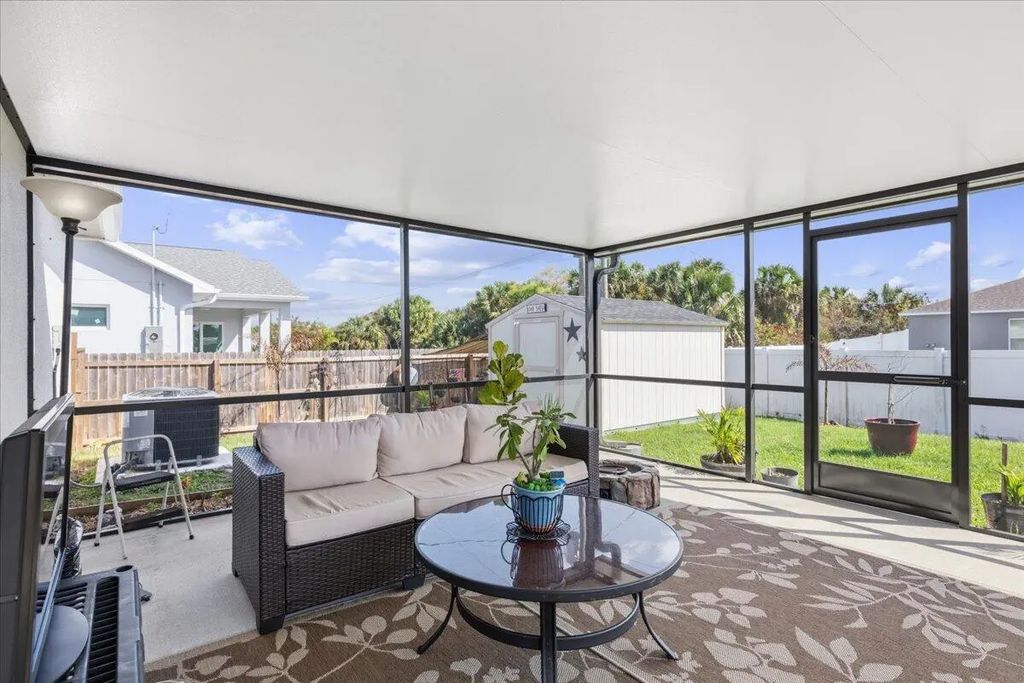 542 Mimosa Street Sw, Palm Bay