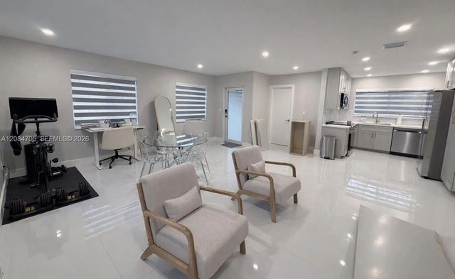 3 of 23 - 2221 Nw 170th Street, Miami Gardens, FL
