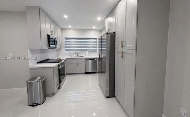 5 of 23 - 2221 Nw 170th Street, Miami Gardens, FL