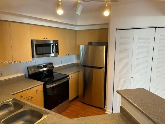4 of 19 - 1919 Van Buren Street #502a, Hollywood, FL