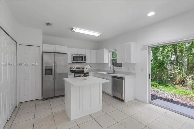 2 of 37 - 2992 Se 15th Avenue, Homestead, FL