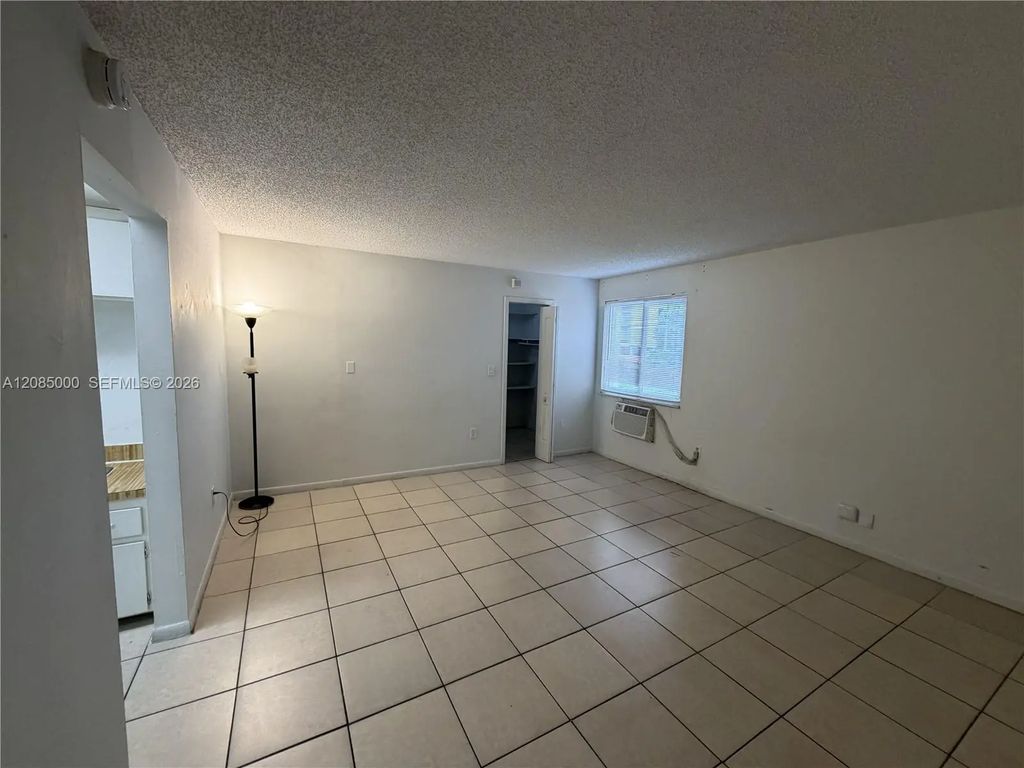 7010 Nw 186th Street #5-121a, Hialeah