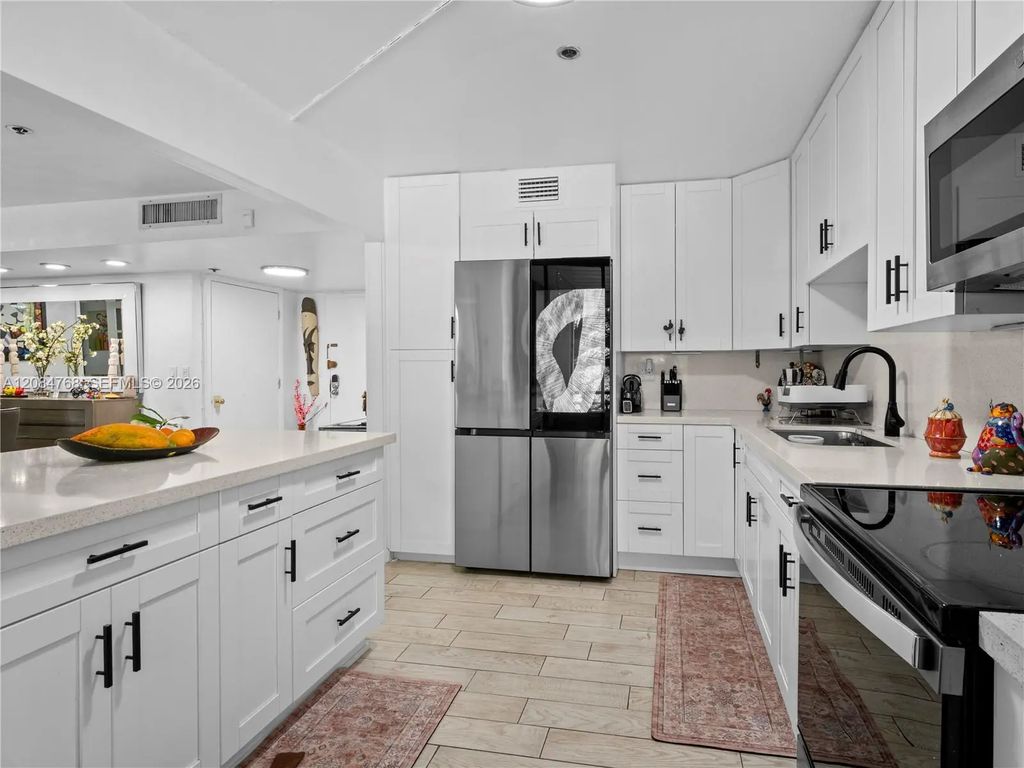 671 Ne 195th Street #329e, Miami