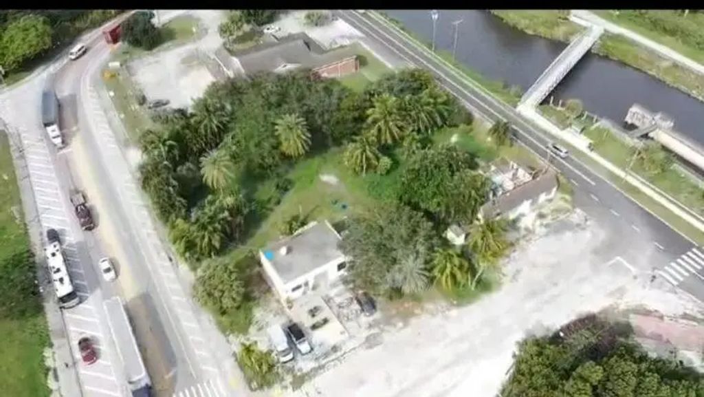 37121 E Main Street, Canal Point