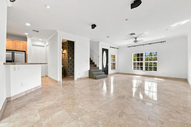 5 of 25 - 857 Sw 11th Court, Fort Lauderdale, FL