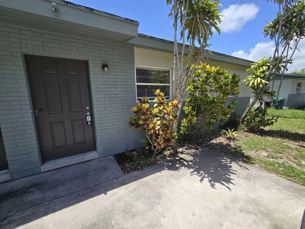 4003 Avenue I #a, Fort Pierce