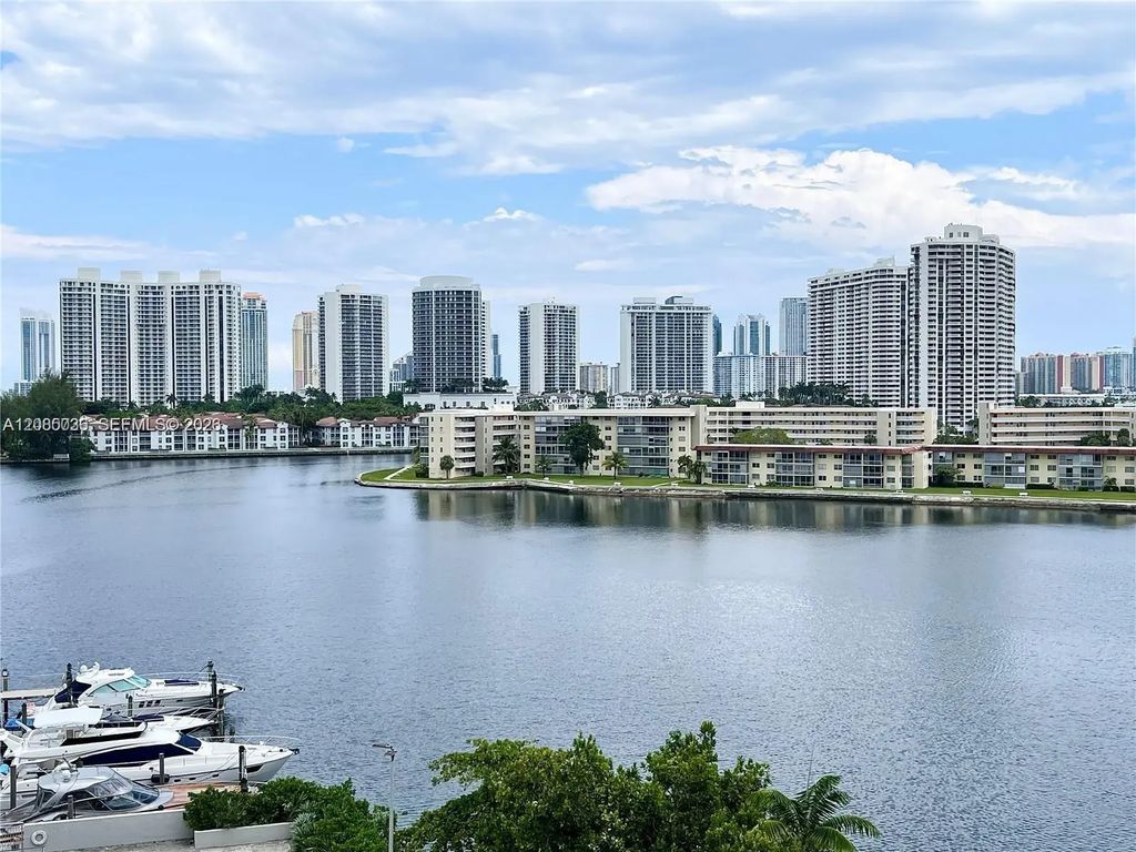 18041 Biscayne Boulevard #803, Aventura