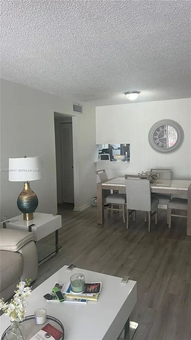 5 of 16 - 1480 W 46th Street #210, Hialeah, FL