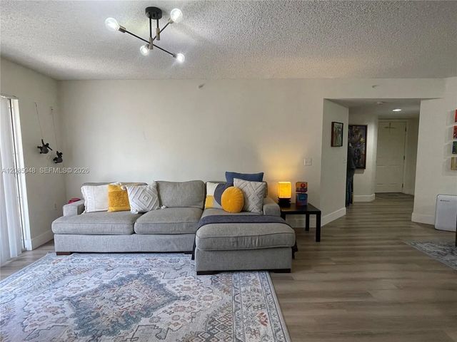 4 of 27 - 2009 Se 10th Avenue #303, Fort Lauderdale, FL