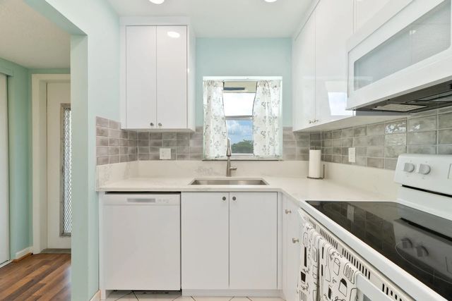 4 of 28 - 2901 E Sunrise Lakes Drive E #310, Sunrise, FL