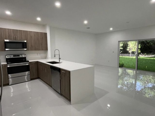 5 of 30 - 1350 Crystal Way #107, Delray Beach, FL