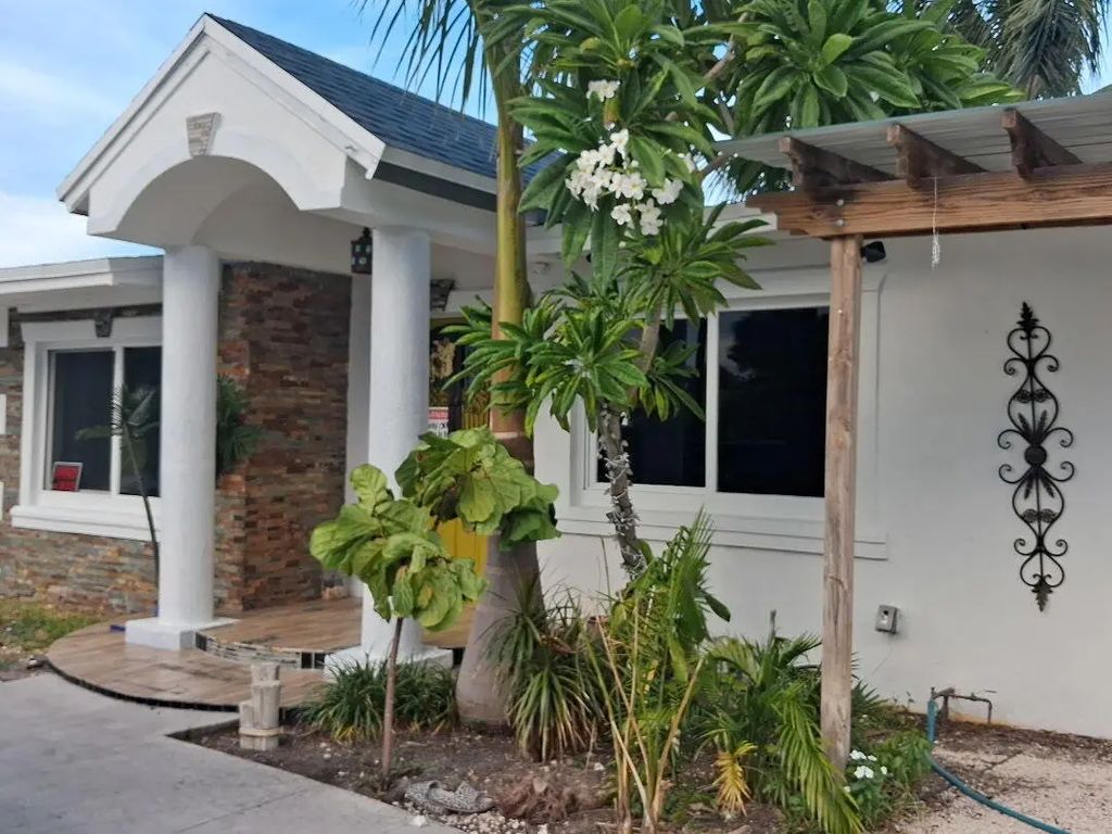 2574 Ne 14th Terrace, Pompano Beach