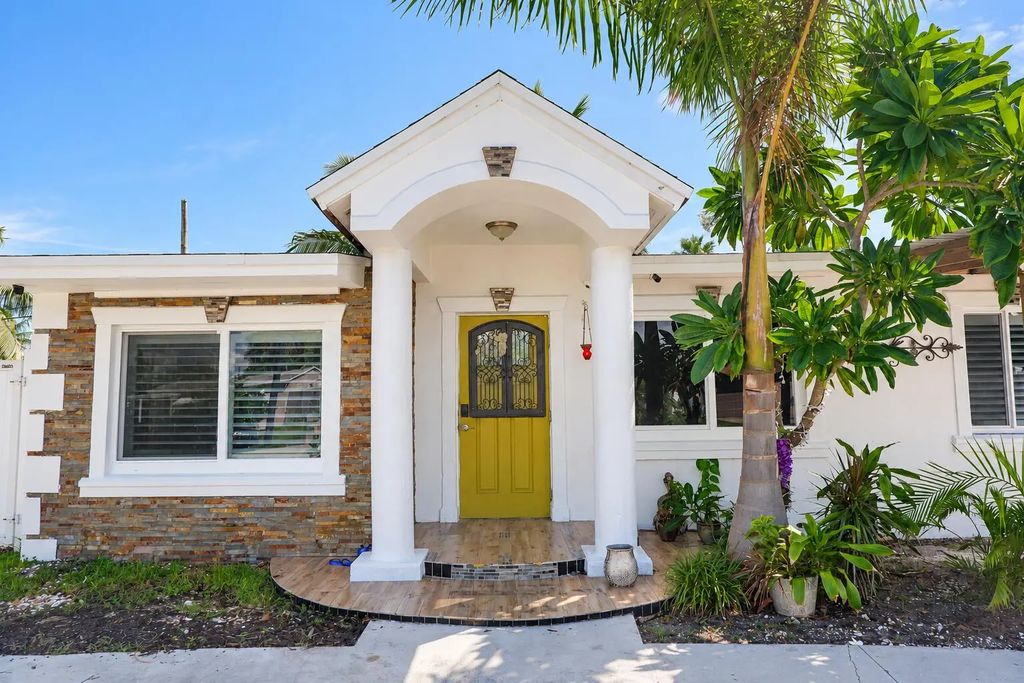 2574 Ne 14th Terrace, Pompano Beach