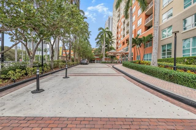 3 of 27 - 2000 N Bayshore Drive #408, Miami, FL