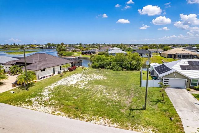 3 of 21 - 623 Ne 7th Terrace, Cape Coral, FL