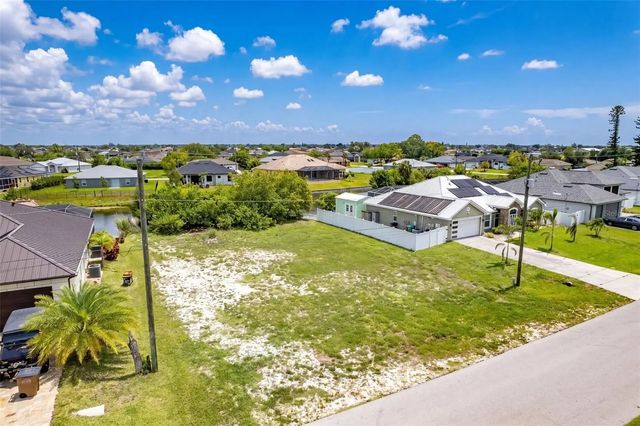 5 of 21 - 623 Ne 7th Terrace, Cape Coral, FL