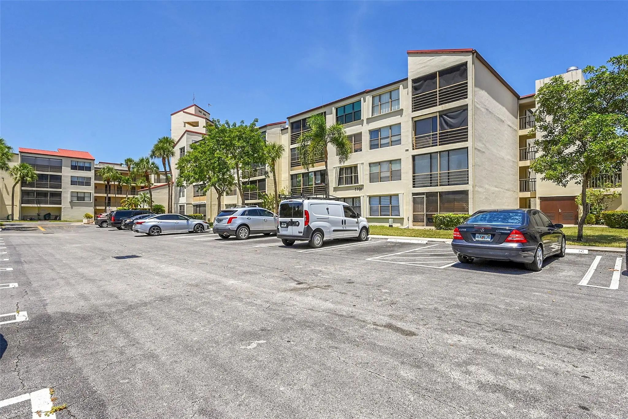 2304 S Cypress Bend Drive #512, Pompano Beach