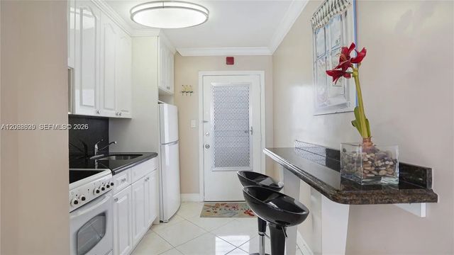 4 of 16 - 1750 James Avenue #9j, Miami Beach, FL