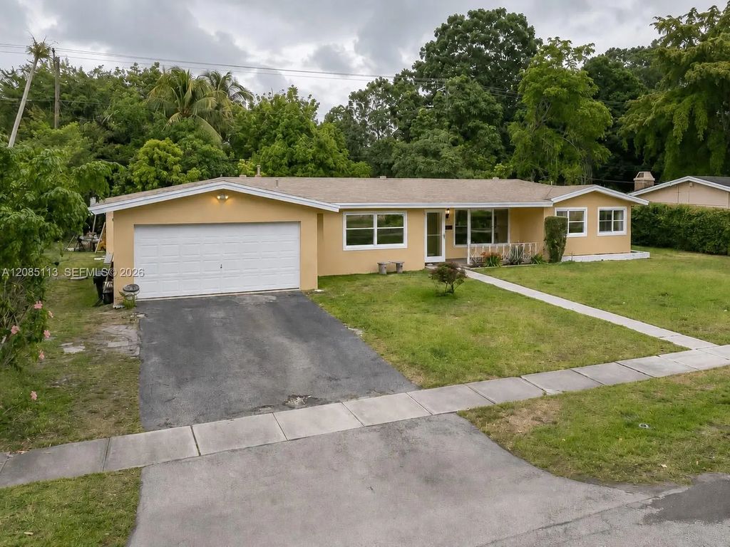 890 Nw 65th Avenue, Plantation