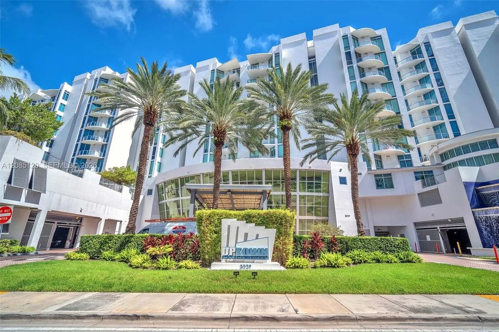 3029 Ne 188th Street #725, Aventura