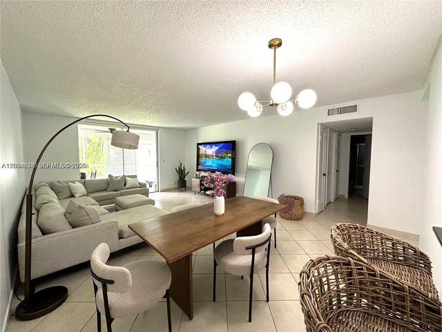 3 of 21 - 620 Ne 12th Avenue #102, Hallandale Beach, FL