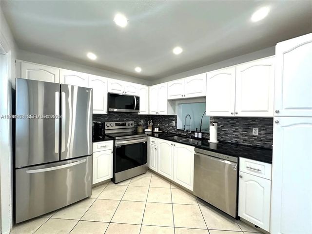 4 of 21 - 620 Ne 12th Avenue #102, Hallandale Beach, FL
