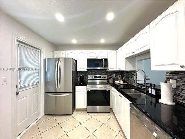 5 of 21 - 620 Ne 12th Avenue #102, Hallandale Beach, FL