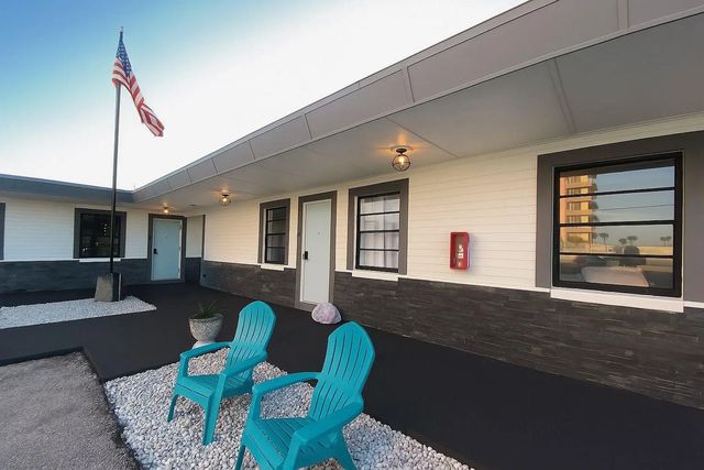 4 of 32 - 1915 N Atlantic Avenue, Daytona Beach, FL