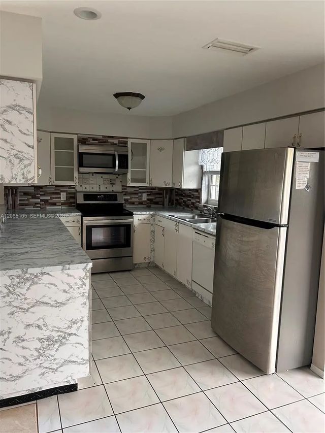 4 of 15 - 362 Park Lane Drive, North Fort Myers, FL