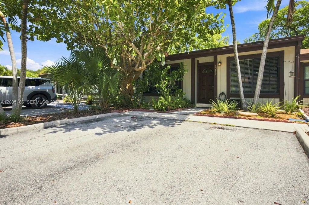 2221 Buttonwood Avenue, Pembroke Pines