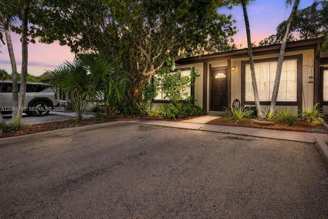3 of 27 - 2221 Buttonwood Avenue, Pembroke Pines, FL