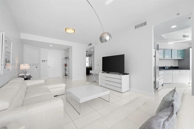 4 of 32 - 18201 Collins Avenue #4709, Sunny Isles Beach, FL