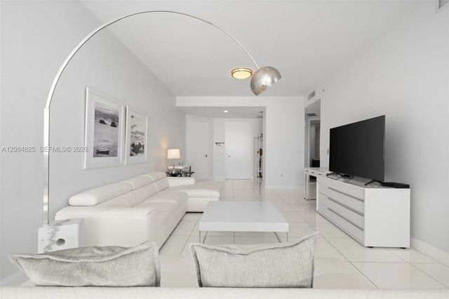 5 of 32 - 18201 Collins Avenue #4709, Sunny Isles Beach, FL